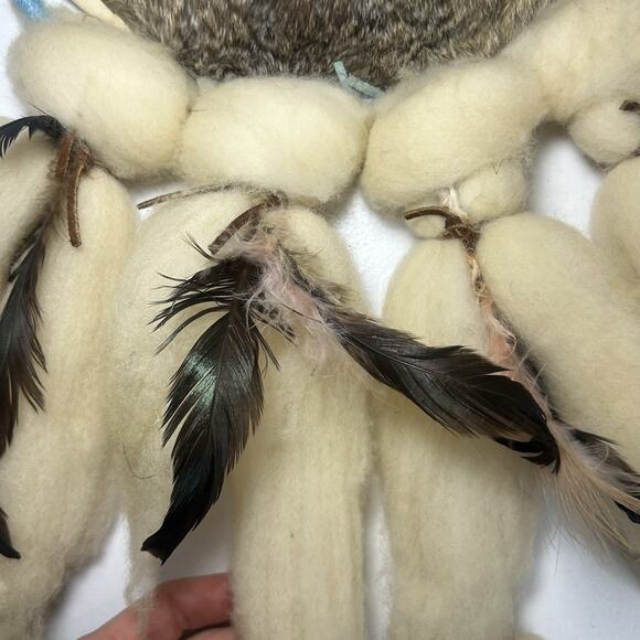 Vintage Native American Mandala Dream Catcher Fur Wool Feathers Beaded - Picture 6 of 6